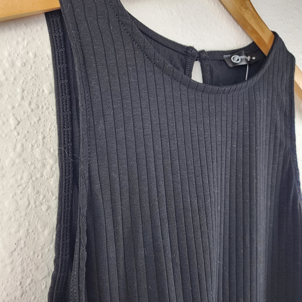 Garage Sculpt Ribbed Knit Crop Tank Top Basic Black Sleeveless Size Medium - Picture 2 of 8